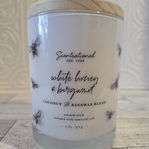 Scentsational White Honey & Bergamot Candle - White